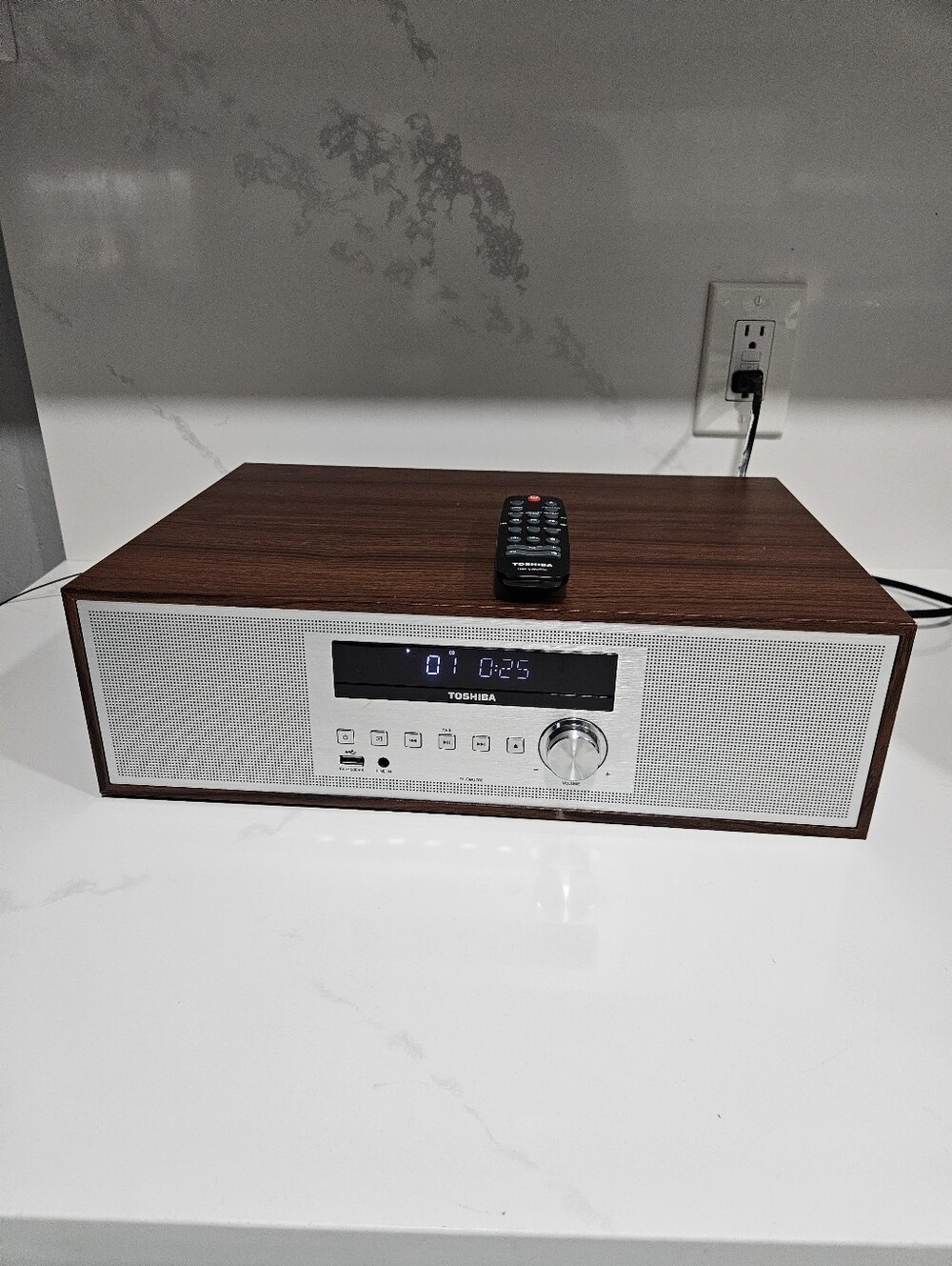 Toshiba TY-CWU700 Bluetooth CD Player USB Stereo Shelf Audio System w Remote